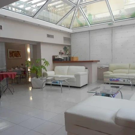 Frini Hotel 3*